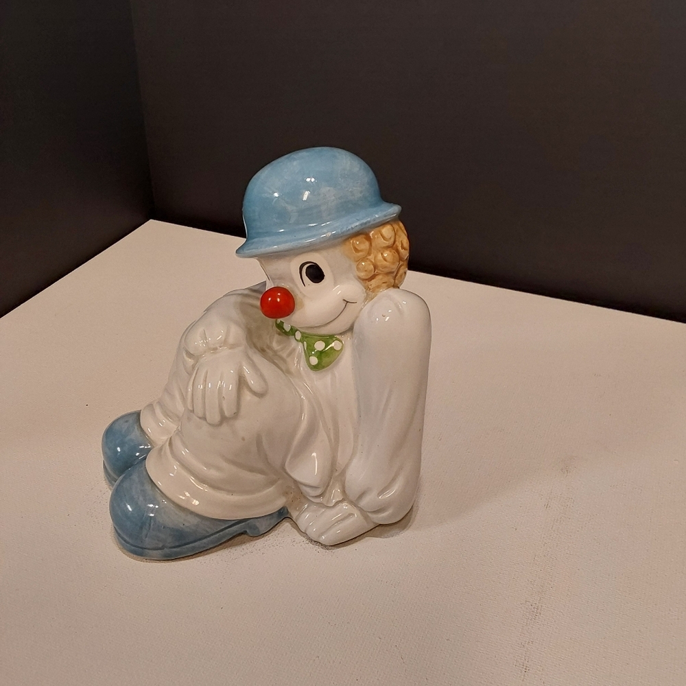 Fitz and Floyd Vintage Hand Painted Sitting Clown approx 6"Tx4 1/2"W